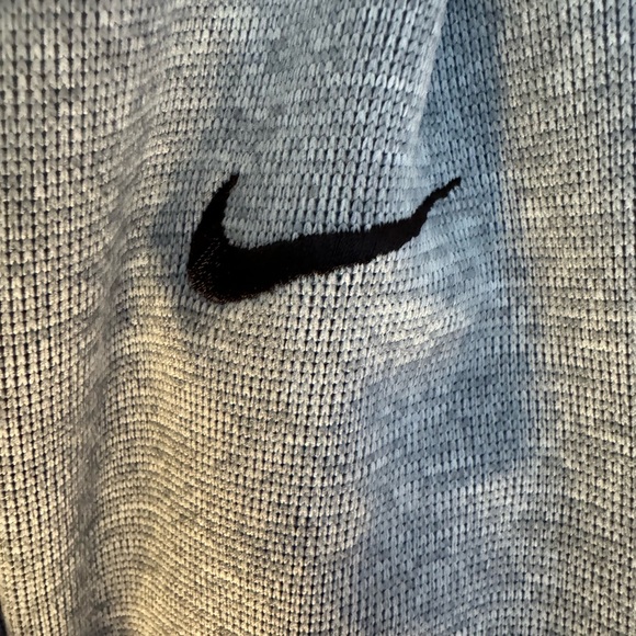 Nike Dri-Fit Hooded Sweatshirt w/Pockets and Thumb Holes, Light Gray, Small - Picture 7 of 16
